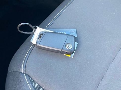 Used 2024 Volkswagen Taos SE image 30