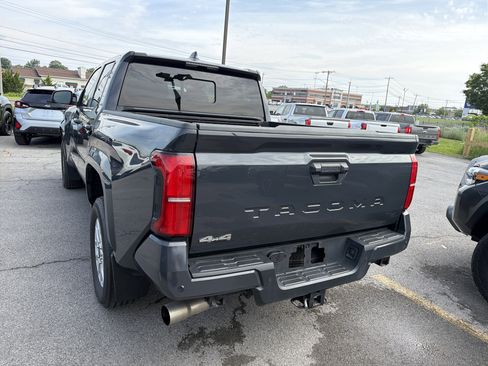 Used 2024 Toyota Tacoma SR5 AWD/4WD image 5