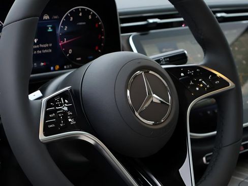 New 2026 Mercedes-Benz E 350 4MATIC Sedan image 20