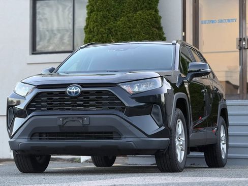 Used 2019 Toyota RAV4 LE w/ Carpet Mat Package AWD/4WD image 31