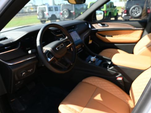 New 2025 Jeep Grand Cherokee L Summit w/ Obsidian Package image 10