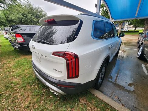 Used 2020 Kia Telluride EX w/ Towing Package FWD image 6