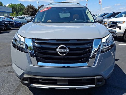 Used 2023 Nissan Pathfinder Platinum AWD/4WD image 2