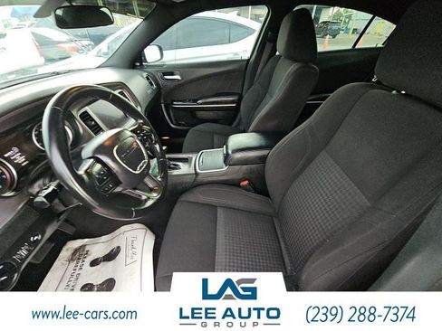 Used 2023 Dodge Charger SXT RWD image 3