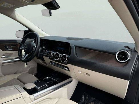 Used 2021 Mercedes-Benz GLA 250 4MATIC w/ Premium Package image 51