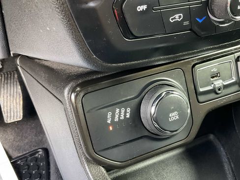 Used 2022 Jeep Renegade Latitude w/ Convenience Group image 43