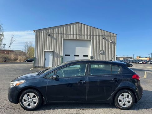 Used 2017 Kia Forte LX FWD image 6