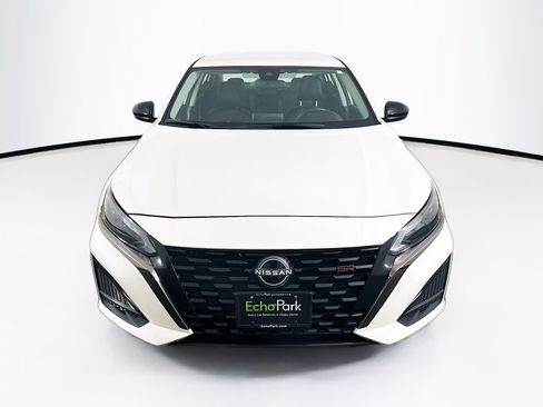 Used 2024 Nissan Altima 2.5 SR FWD image 2