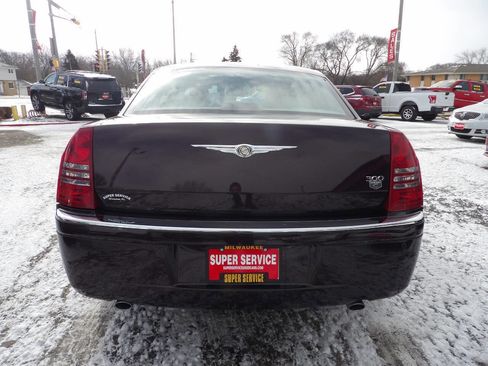 Used 2005 Chrysler 300 C w/ Protection Group II image 4