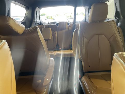 Used 2021 Chrysler Pacifica Pinnacle FWD image 22