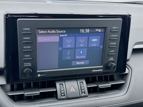 Used 2020 Toyota RAV4 XLE Premium image 11