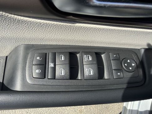 Used 2023 Chrysler Voyager LX FWD image 15