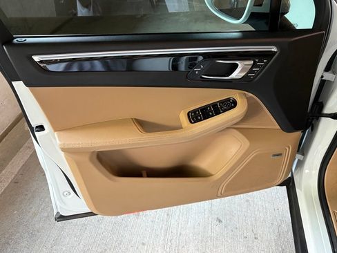 Used 2018 Porsche Macan Sport Edition AWD/4WD image 19