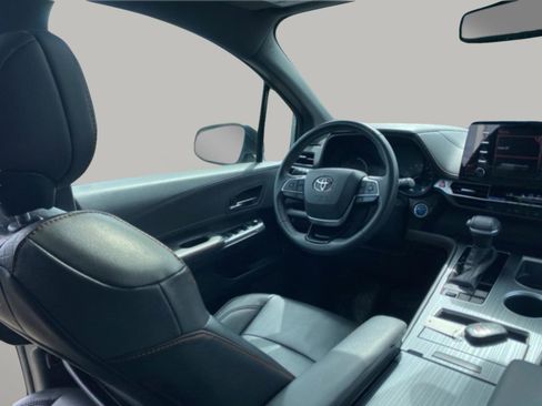 Used 2021 Toyota Sienna XSE image 16