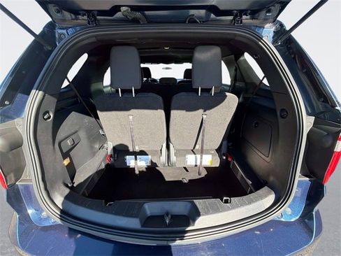 Used 2017 Ford Explorer XLT image 12