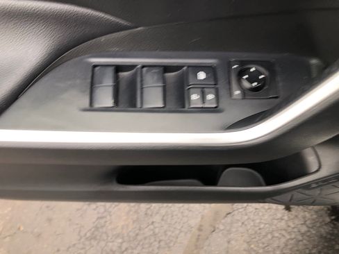 Used 2021 Toyota RAV4 LE AWD/4WD image 22