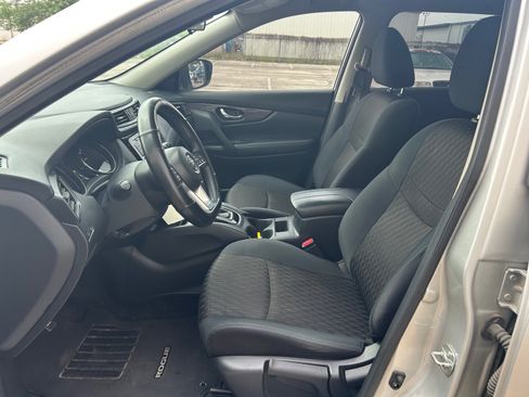Used 2018 Nissan Rogue S image 8