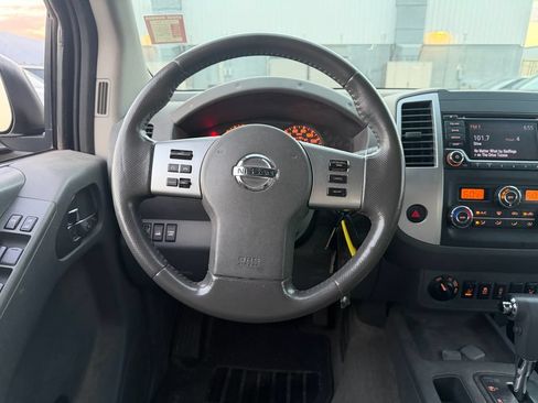 Used 2017 Nissan Frontier SV w/ SV Value Truck Package AWD/4WD image 10