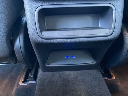 Used 2025 Mercedes-Benz GLC 300 4MATIC image 37