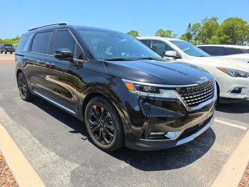 Certified 2023 Kia Carnival SX FWD image 3