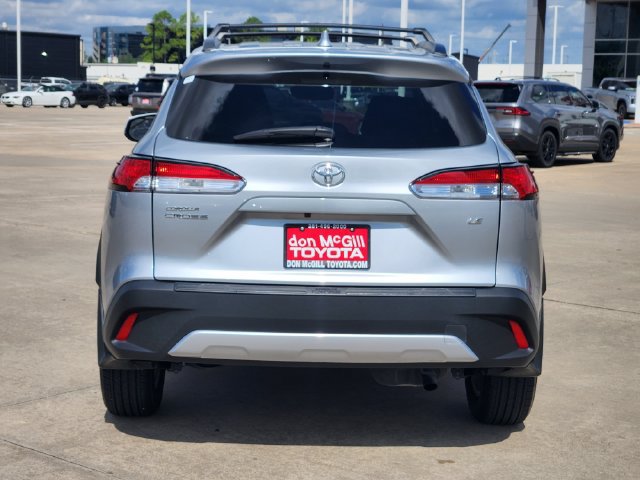 Certified 2024 Toyota Corolla Cross LE w/ Moonroof Package FWD image 6