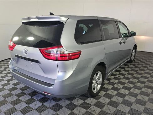 Used 2020 Toyota Sienna L FWD image 10