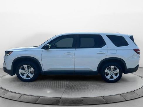 Used 2023 Honda Pilot LX image 6