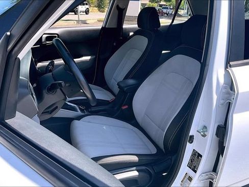 Used 2023 Hyundai Venue SEL FWD image 25