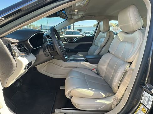 Used 2020 Lincoln Continental w/ Convenience Package image 9