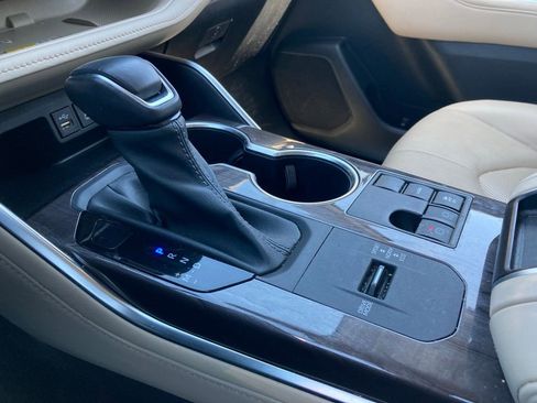 Used 2023 Toyota Highlander Limited image 26