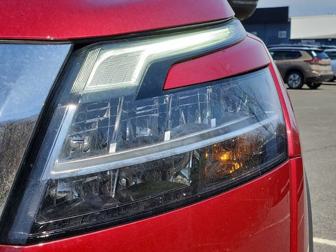 Used 2023 Nissan Pathfinder SL w/ Cargo Package image 9