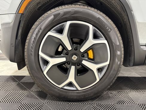Used 2024 Rivian R1S Adventure AWD/4WD image 9
