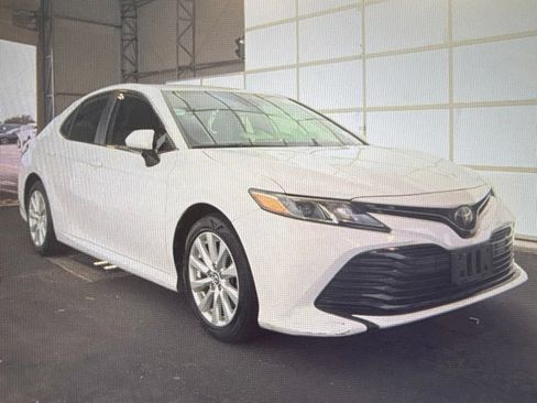 Used 2019 Toyota Camry LE FWD image 2