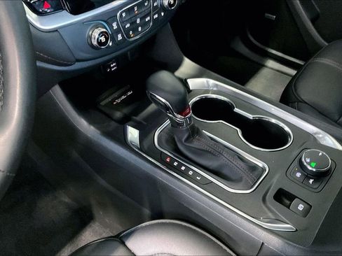 Used 2023 Chevrolet Traverse RS image 11