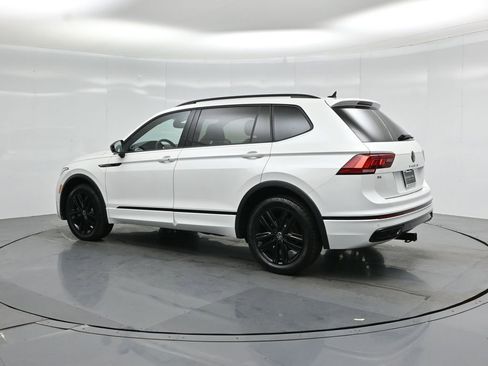 Used 2022 Volkswagen Tiguan SE R-Line FWD image 6