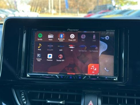 Used 2018 Toyota C-HR XLE image 24