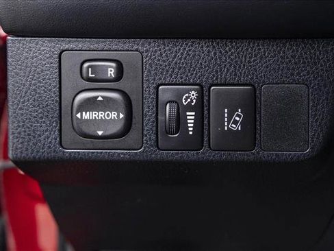 Used 2018 Toyota RAV4 LE image 13