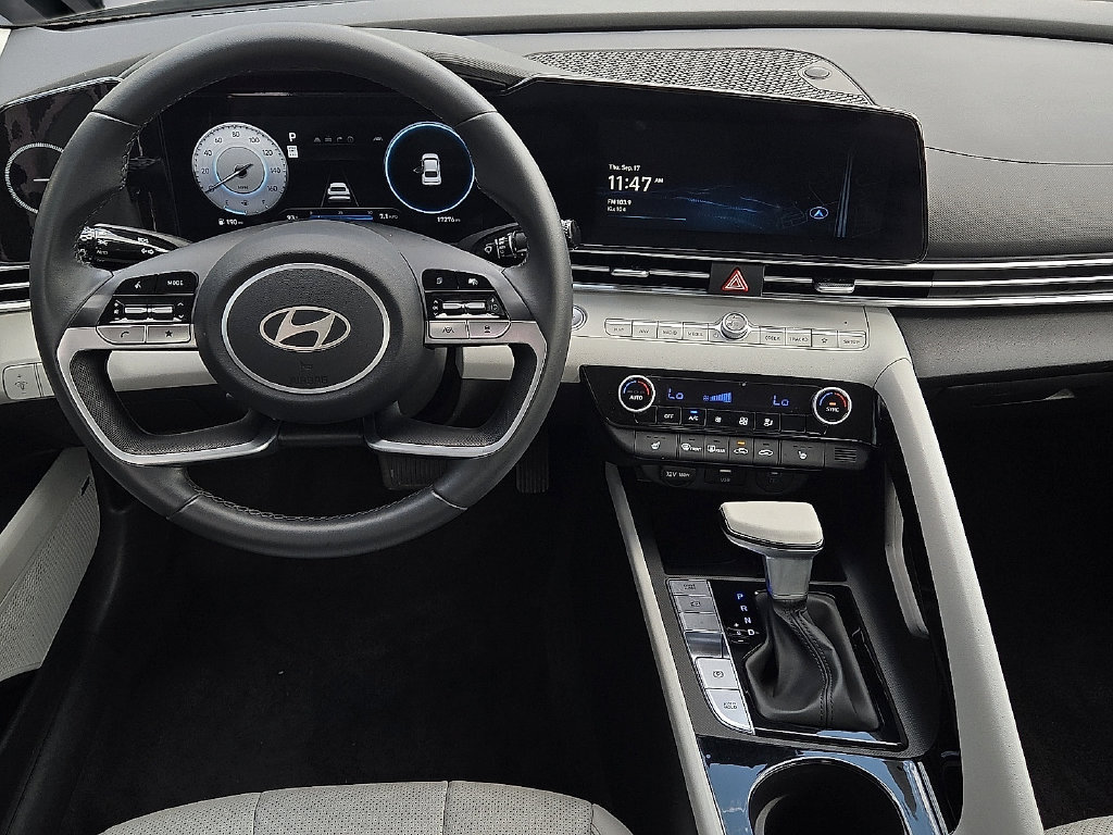 Used 2026 Hyundai Elantra Limited FWD image 10