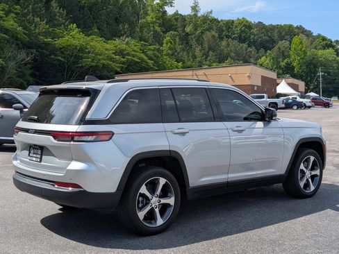 Used 2023 Jeep Grand Cherokee 4WD 4xe w/ Luxury Tech Group II image 9