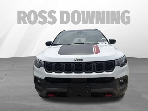 Used 2025 Jeep Compass Trailhawk AWD/4WD image 2