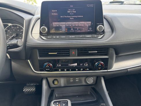 Used 2024 Nissan Rogue SV FWD image 17