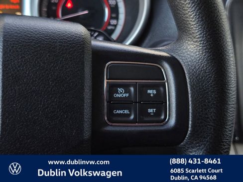 Used 2018 Dodge Journey SE image 21