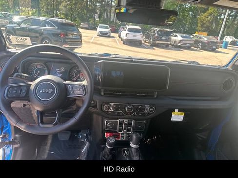 Used 2024 Jeep Wrangler Unlimited Rubicon AWD/4WD image 11