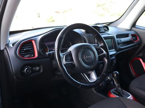 Used 2018 Jeep Renegade Trailhawk w/ Cold Weather Group II AWD/4WD image 15