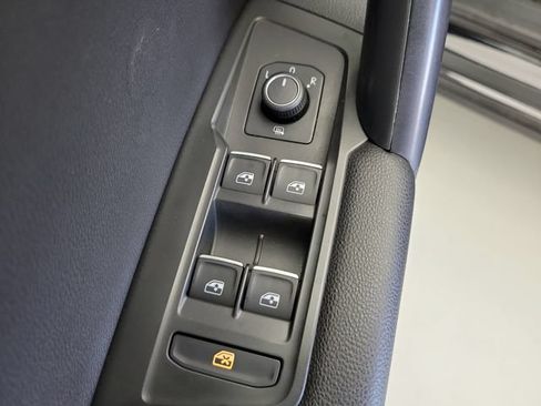 Used 2021 Volkswagen Tiguan SEL FWD image 23
