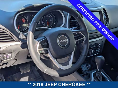 Used 2018 Jeep Cherokee Latitude Plus image 19
