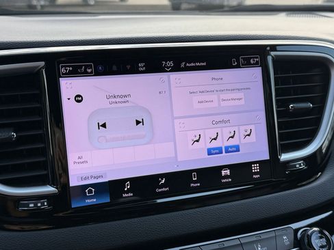 Used 2025 Chrysler Pacifica Select FWD image 22