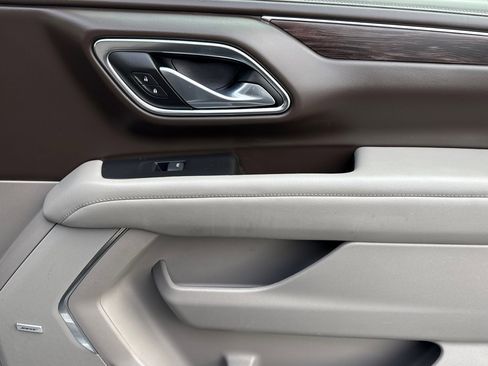 Used 2024 Chevrolet Suburban LT image 23