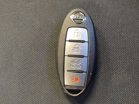 Used 2022 Nissan Versa SV FWD image 31