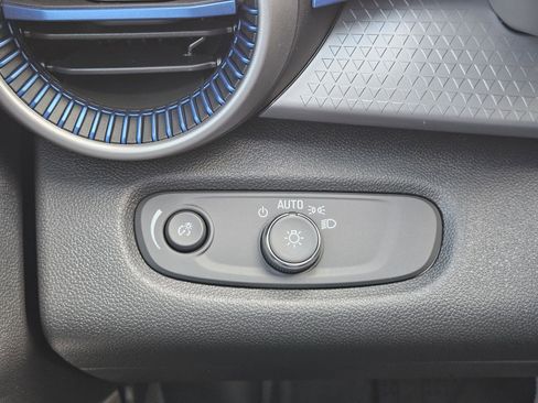 New 2026 Chevrolet Trax LS w/ LS Convenience Package FWD image 22